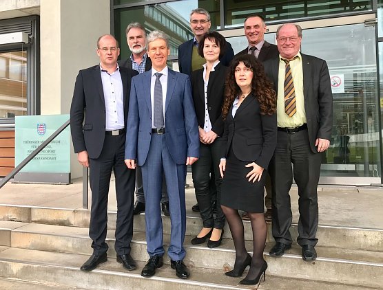 An dem Treffen nahmen neben Matthias Jendricke die Landr&auml;te Petra Enders (Ilmkreis), Peggy Greiser (Schmalkalden-Meiningen), Hans-Peter Schmitz (Sonneberg), Marko Wolfram (Saalfeld-Rudolstadt) und Harald Zanker (Unstrut-Hainich-Kreis) teil. (Foto: Pressestelle Landratsamt Nordhausen)