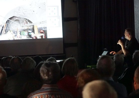 Vortrag im Tabakspeicher (Foto: Marie-Luis Zahradnik)