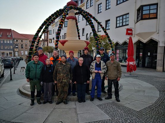 Der Zierbrunnen wurde österlich geschmückt (Foto: Thomas Apitius) Der Zierbrunnen wurde österlich geschmückt (Foto: Thomas Apitius)