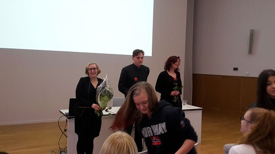 Zum Auftakt des Lesefr&uuml;hlings an der Petersbergschule fand am Montag in der Stadtbibliothek eine Lesung aus dem Roman von Miep Gries Meine Zeit mit Anne Frank (Foto: Petersbergschule Nordhausen)