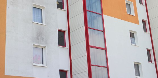 Frische Fassade: einmal alt (links) und einmal neu (Foto: Angelo Glashagel)