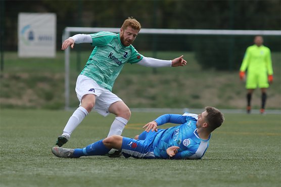 Schenkten sich nichts - Solivani (Zorbau) und Schneider (Foto: FSV Wacker '90 Nordhausen) Schenkten sich nichts - Solivani (Zorbau) und Schneider (Foto: FSV Wacker '90 Nordhausen)