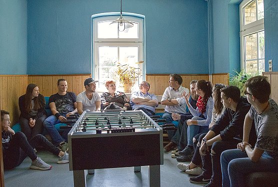 Der Landkreis Nordhausen erh&ouml;ht seine F&ouml;rderung f&uuml;r den Bleicher&ouml;der Jugendclub um 12.000 Euro. Der 1. Beigeordnete des Landkreises Stefan N&uuml;&szlig;le hat dazu jetzt den Vertrag mit der Landgemeinde Stadt Bleicherode vereinbart (Foto: Pressestelle Landratsamt Nordhausen)