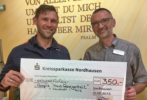 Spendenscheck &uuml;bergeben (Foto: privat)