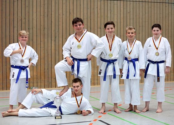 Nico Reim, Nico Wagner(am Boden), Nikolas Tismar, Fynn Quentin Ritter, Kevin Andree und Georg Dalek (Foto: Frank Pelny)