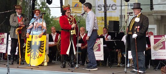 Schl&uuml;ssel &uuml;bergeben (Foto: nnz)