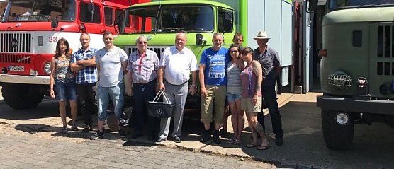 Geistige Wegzehrung &uuml;bergeben (Foto: nnz)