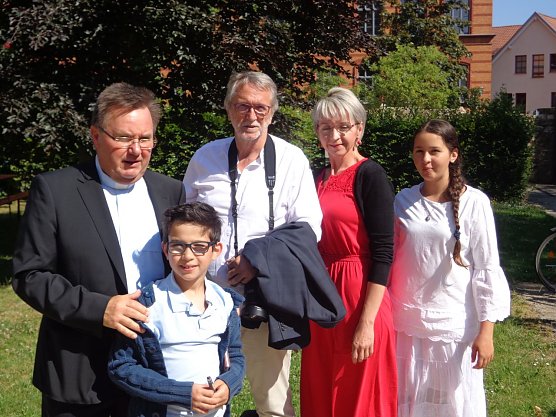Richard Hentrich (links) war 15 Jahre lang Pfarrer am Dom zum heiligen Kreuz (Foto: Hans-Georg Backhaus)