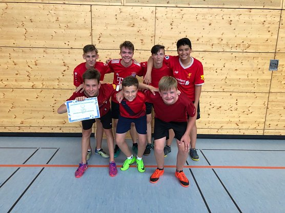 Bei den Siebt- und Achtkl&auml;sslern wurde die Mannschaft des Schillergymnasiums aus der 8. Klasse ihrer Favoritenrolle gerecht (Foto: Johannes Eichhorn)