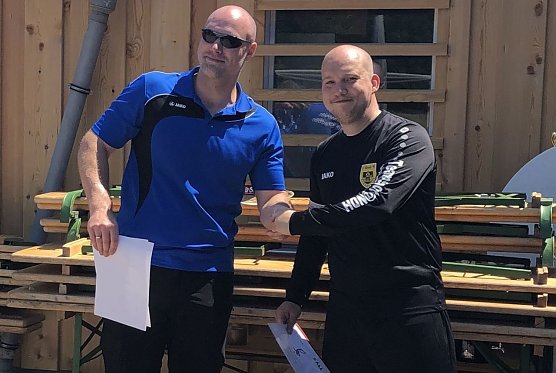 Martin Gremmer (rechts) bei der Siegerehrung (Foto: privat)