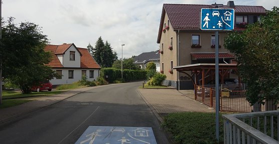 Stra&szlig;enmarkierung soll Kraftfahrer bremsen (Foto: privat)