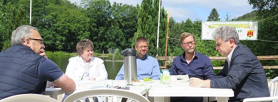 Gespr&auml;che in Neustadt (Foto: nnz)