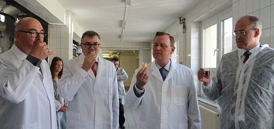 Ministerpräsident Bodo Ramelow zu Besuch bei Nordbrand Nordhausen (Foto: Angelo Glashagel) Ministerpräsident Bodo Ramelow zu Besuch bei Nordbrand Nordhausen (Foto: Angelo Glashagel)