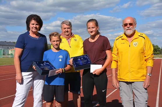 verabschiedung (Foto: Linda Nuck) verabschiedung (Foto: Linda Nuck)