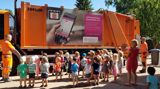 Abfallberatung im "M&auml;rchenhaus" (Foto: N. Mattern)
