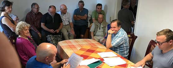 Im "Ratszimmer", einem Raum im Petersdorfer Jugendclub, kann es schonmal eng werden (Foto: privat)