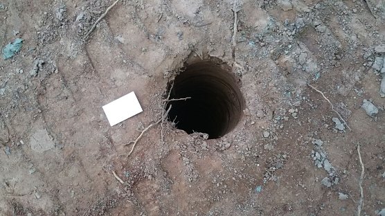 Bohrloch mit Gr&ouml;&szlig;envergleich (Foto: Steffen Iffland)