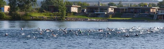 Am Anfang geht es ins Wasser (Foto: nnz)