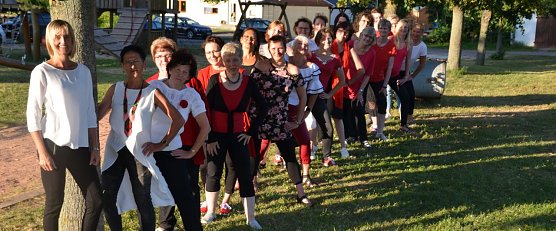 Der Frauenchor "Nova Cantica" (Foto: Susanne Schickschneit)