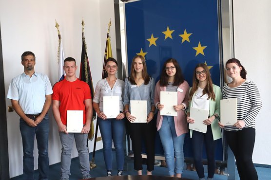 Oberb&uuml;rgermeister Kai Buchmann begr&uuml;&szlig;te am vergangenen Freitag sechs neue Auszubildende der Stadtverwaltung Nordhausen (Foto: Pressestelle Stadt Nordhausen)