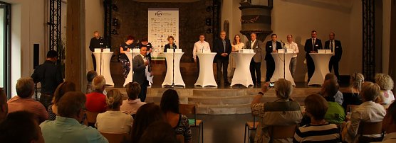 Podiumsdiskussion in der Altendorfer Kirche (Foto: Angelo Glashagel)