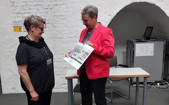 Symbolischer Scheck &uuml;berreicht (Foto: privat)