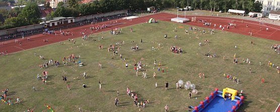 1.232 Sch&uuml;lerinnen und Sch&uuml;ler, 30 Stationen - auf dem Hohekreuz-Sportplatz fand heute wieder der Schulanfangsaktionstag statt (Foto: Angelo Glashagel)