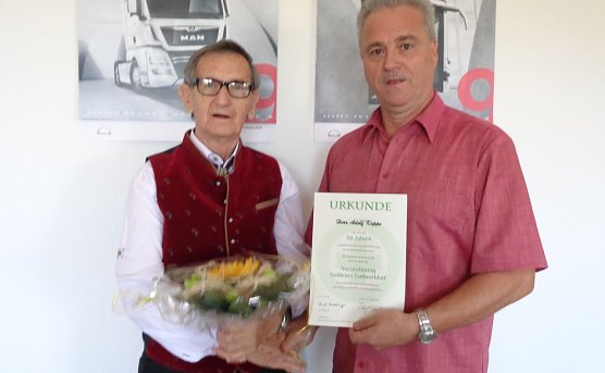 Adolf Koppe aus Nordhausen hat sich seit &uuml;ber 50 Jahren verkehrssicher mit seinem Kraftfahrzeug im Stra&szlig;enverkehr bew&auml;hrt. (Foto: Dieter K&ouml;hler)