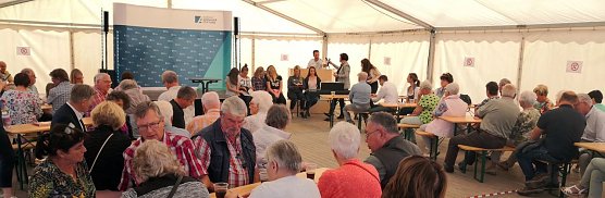 Heute Nachmittag wurde auch gemeinsam gesungen (Foto: nnz)
