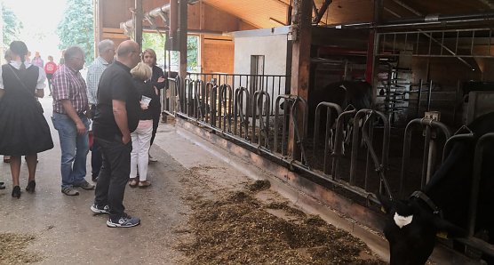 F&uuml;hrung durch die St&auml;lle des Unternehmens (Foto: nnz)