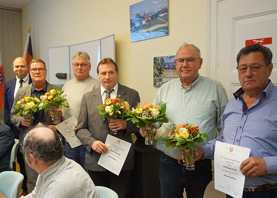 Als Ehrenstadtr&auml;te wurden Andreas Dresler (BBE), Klaus-Dieter Drick (FDP), Ulrich Franke, Wolfgang Krug (beide CDU), Manfred Schminkel und Winfried Ehrhold (beide Die Linke) ernannt.  (Foto: Susanne Schedwill)