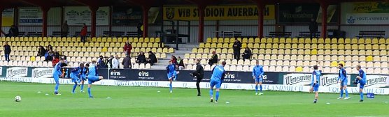 13 Uhr in Auerbach: Aufw&auml;rmen in Auerbach (Foto: Bernd Peter)