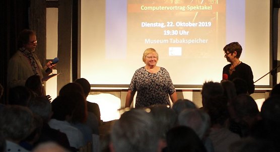 Marion Spang stellte die Geschichte der deutschen Postleitzahlen vor (Foto: nnz)