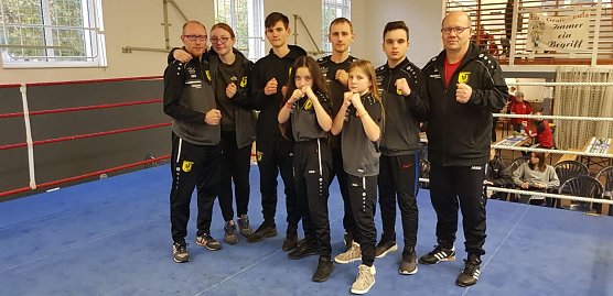 us Nordhausen  reisten das Trainergespann Mathias Scherfing, Andreas Dietrich-Scherfling und der Nachwuchstrainer Kevin K&ouml;rner mit Ihren Sch&uuml;tzlingen, Angelie Scherfling, Canan-Cansu Atak, Kisha Scherfling, Jangir Osmanov, Yani Koychev und Collin Ostmann an (Foto: BSG 05 Altstadt Nordhausen)