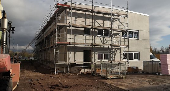 Die Au&szlig;enansicht des neuen Forschungsgeb&auml;udes (Foto: Habau Heringen)