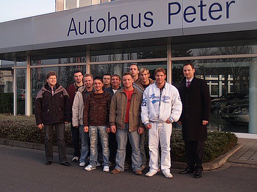 Rechts: Junior-Chef Andreas Peter, links: Ausbildungsleiter Achit T&ouml;lle (Foto: ahp)