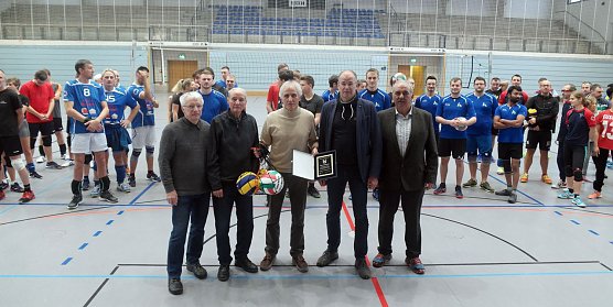 Ehrung vor Turnierbeginn (Foto: nnz)