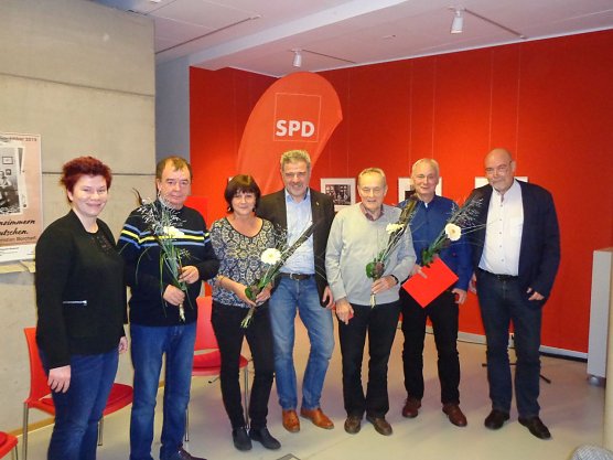 Genossen erinnerten an Gr&uuml;ndung der Partei (Foto: Hans-Georg Backhaus)