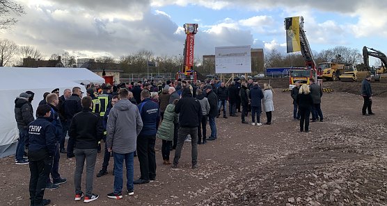 Spatenstich Feuerwehr (Foto: oas)
