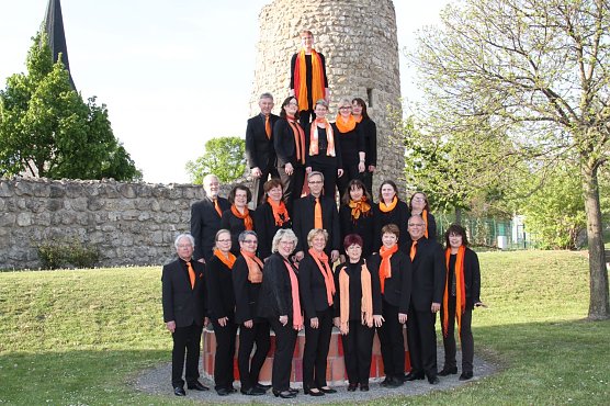 Auch in diesem Jahr lassen die S&auml;ngerinnen und S&auml;nger des Nordh&auml;user Chorensembles Cantamus wieder deutsche und internationale Advents- und Weihnachtslieder erklingen (Foto: Gerald Sch&uuml;tze)