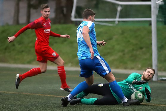 Grimma-Keeper Becker vereitelt Torchance von Meitzner (18.) (Foto: FSV Wacker 90 Nordhausen)
