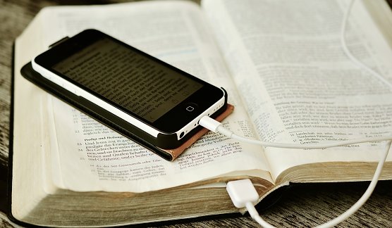 Bibellesen (Foto: Landeskirchliche Gemeinschaft)