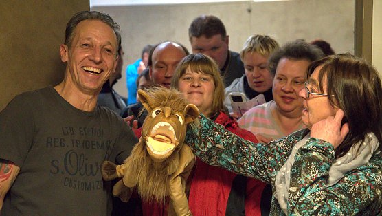 Weihnachtsfeier (Foto: NTL) Weihnachtsfeier (Foto: NTL)