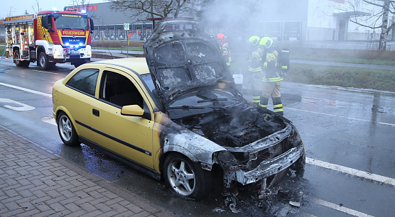 Auto auf dem Darrweg ausgebrannt (Foto: S. Dietzel)