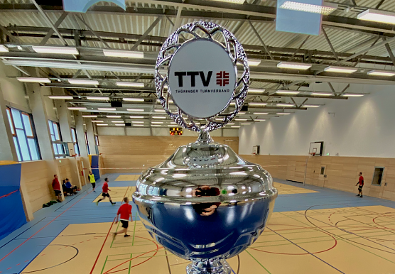 Nach spannenden Spielen und f&uuml;nf Stunden Faustball war es geschafft! Katja Franke holt mit ihrem Team bei den Frauen ihrer Altersklasse die Th&uuml;ringer Landesmeisterschaft (Foto: Martin Gremmer)