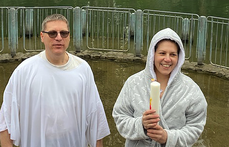 Einen ganz besonderen H&ouml;hepunkt erlebte unsere Michaela, die wie einst Jesus im Wasser des Jordan getauft wurde (Foto: Ivonne Stechardt-Lauer)