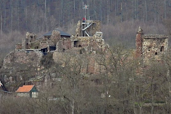 Ungew&ouml;hnlich Sicht auf die Burgruine Hohnstein (Foto: Peter Blei)
