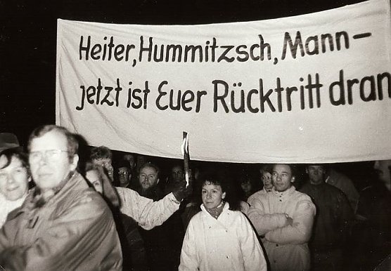 Demo auf dem August-Bebel-Platz am 14. November 1989 (Foto: Stadtarchiv Nordhausen)