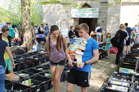 Eigentlich sehen die Bilder vom Bücherflohmarkt typischerweise so aus (Foto: Frank Tuschy) Eigentlich sehen die Bilder vom Bücherflohmarkt typischerweise so aus (Foto: Frank Tuschy)