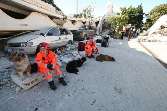 Helfer in der Not (Foto: Medizinisches Katastrophen-Hilfswerk Deutschland)